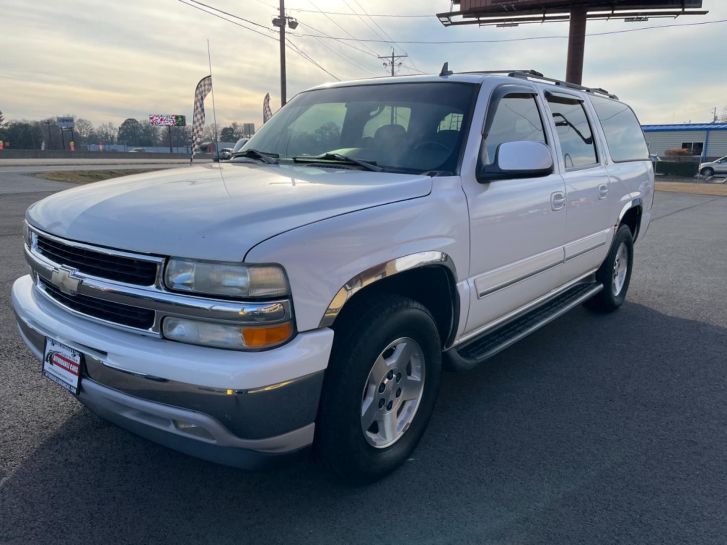 2006 White Chevrolet Suburban 1500 (1GNEC16Z16J) with an V8, 5.3 Liter engine, Automatic transmission, located at 8008 Warden Rd, Sherwood, AR, 72120, (501) 801-6100, 34.830078, -92.186684 - Photo#3